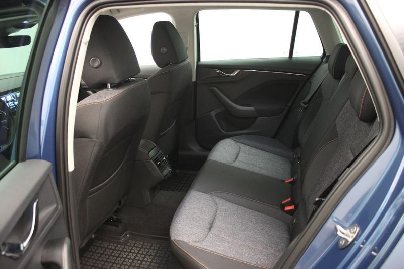 Skoda Kamiq 1.0 TSI Clever — zdjęcie 13