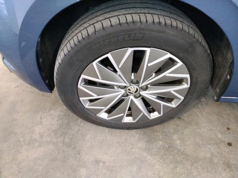 Skoda Kamiq 1.0 TSI Clever — zdjęcie 25