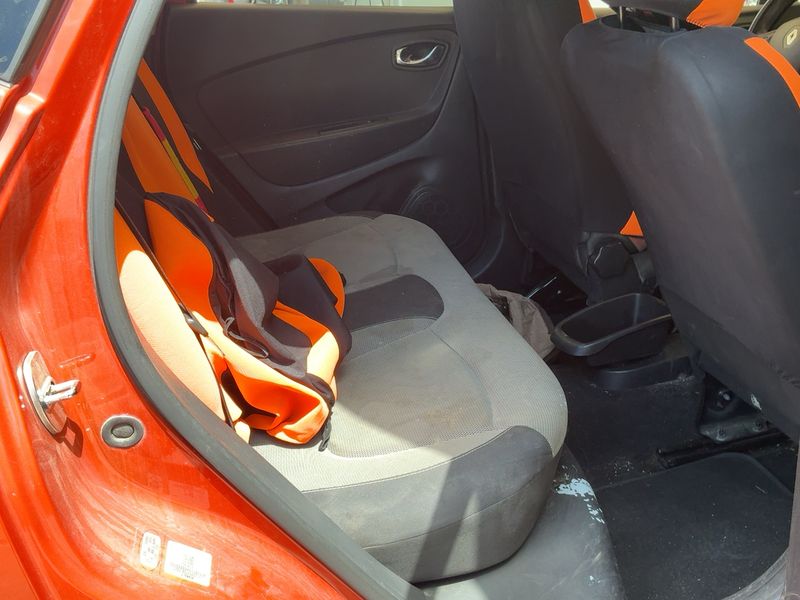 Renault Captur 1.5 dCi Energy Intens — zdjęcie 14
