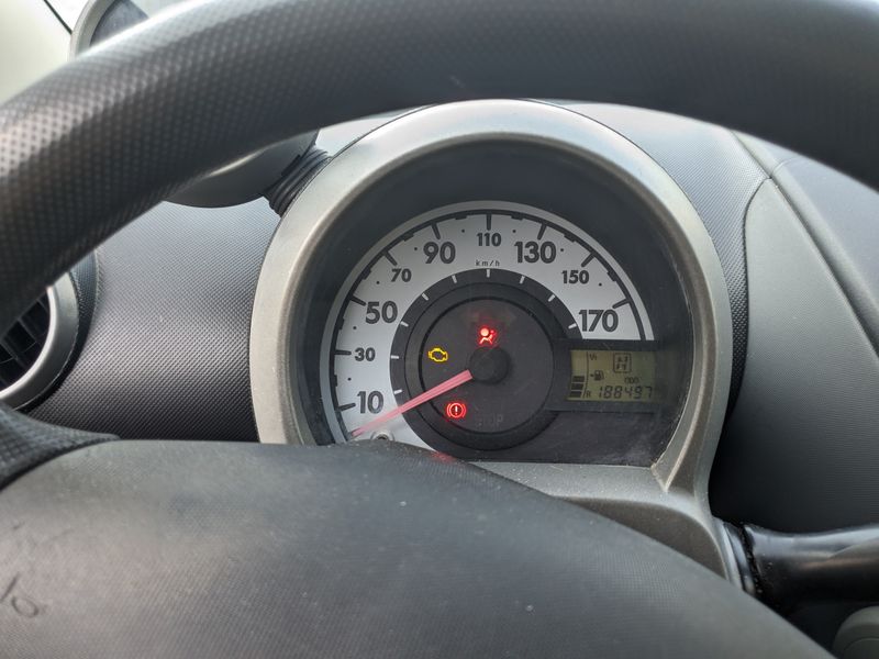 Peugeot 107 1.0 Plasir — zdjęcie 12