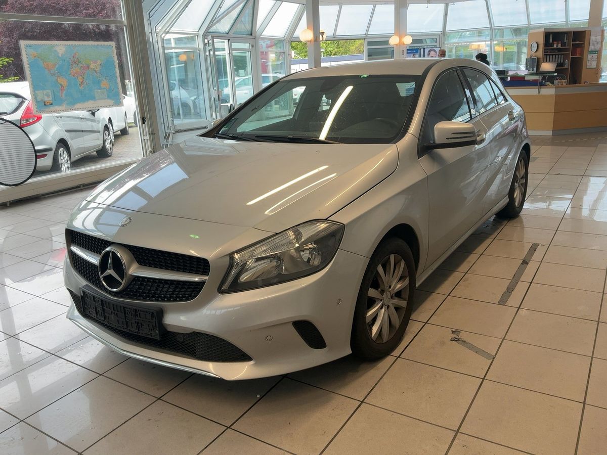 Mercedes-Benz A-Klasse 2016 — photo 1