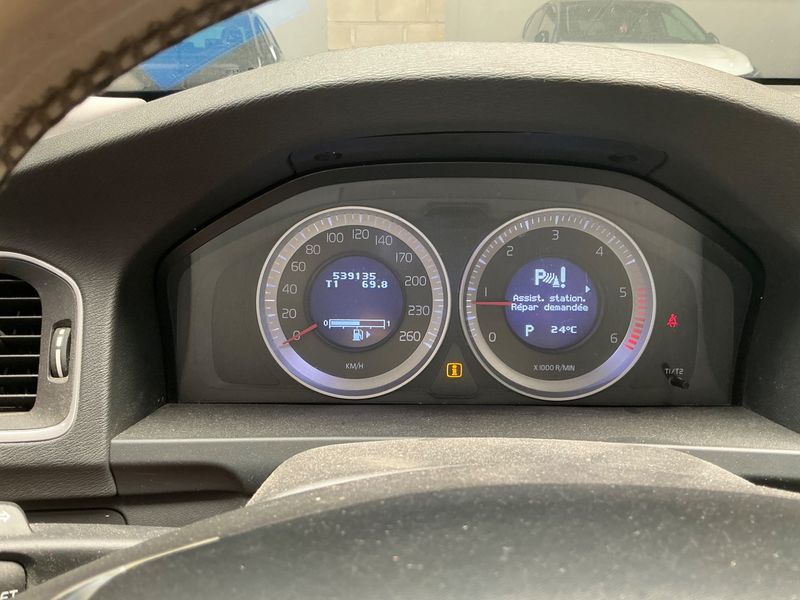 Volvo V60 2.0 D4 Summum — zdjęcie 4