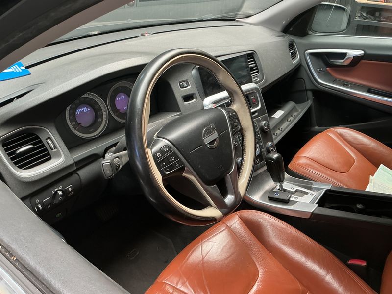 Volvo V60 2.0 D4 Summum — zdjęcie 3