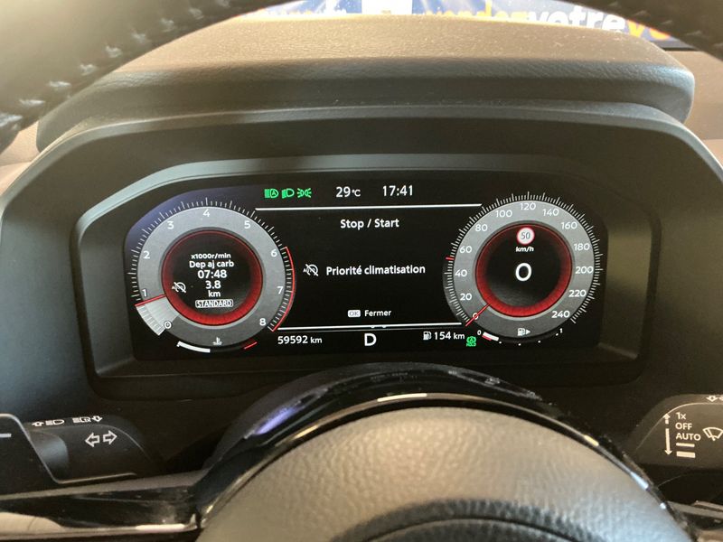 Nissan Qashqai 1.3 DIG-T Mild-Hybrid Tekna — zdjęcie 13