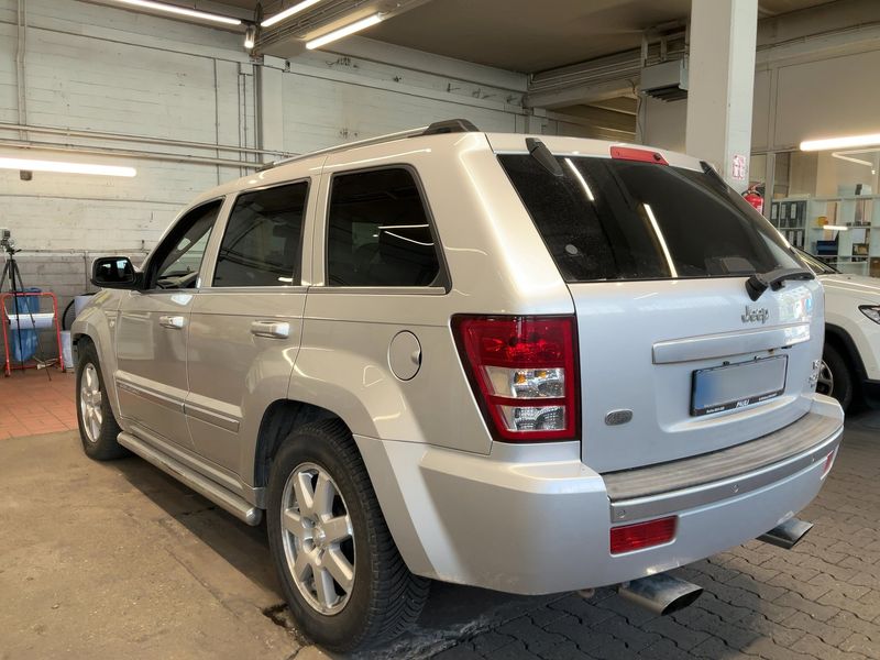 Jeep Grand Cherokee 5.7 V8 HEMI Overland — zdjęcie 3