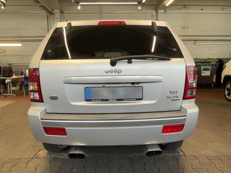 Jeep Grand Cherokee 5.7 V8 HEMI Overland — zdjęcie 5