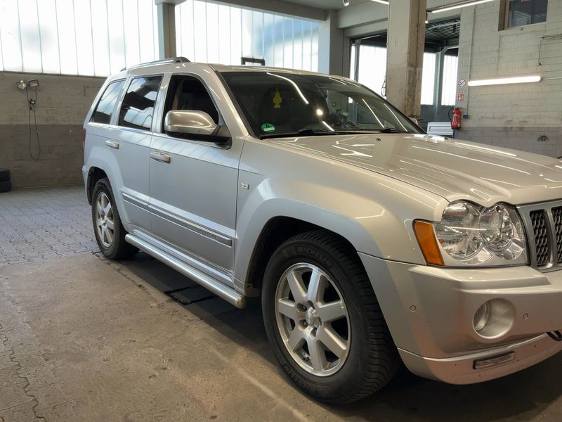 Jeep Grand Cherokee 5.7 V8 HEMI Overland — zdjęcie 8