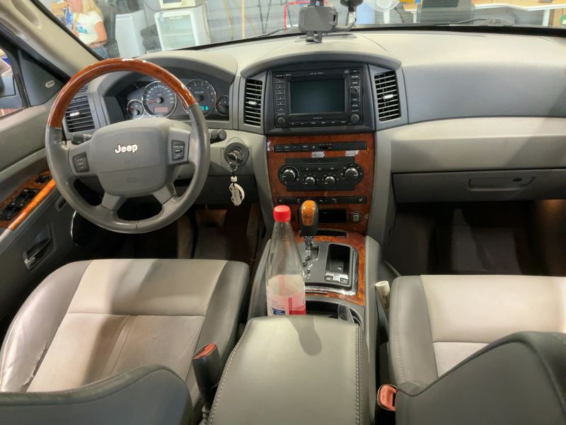 Jeep Grand Cherokee 5.7 V8 HEMI Overland — zdjęcie 12