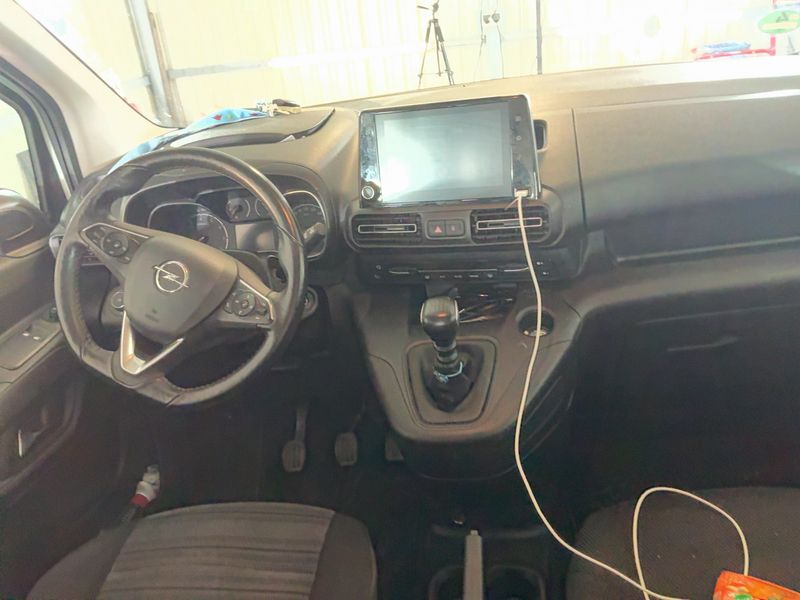 Opel Combo Life 1.2 Turbo Edition — zdjęcie 12