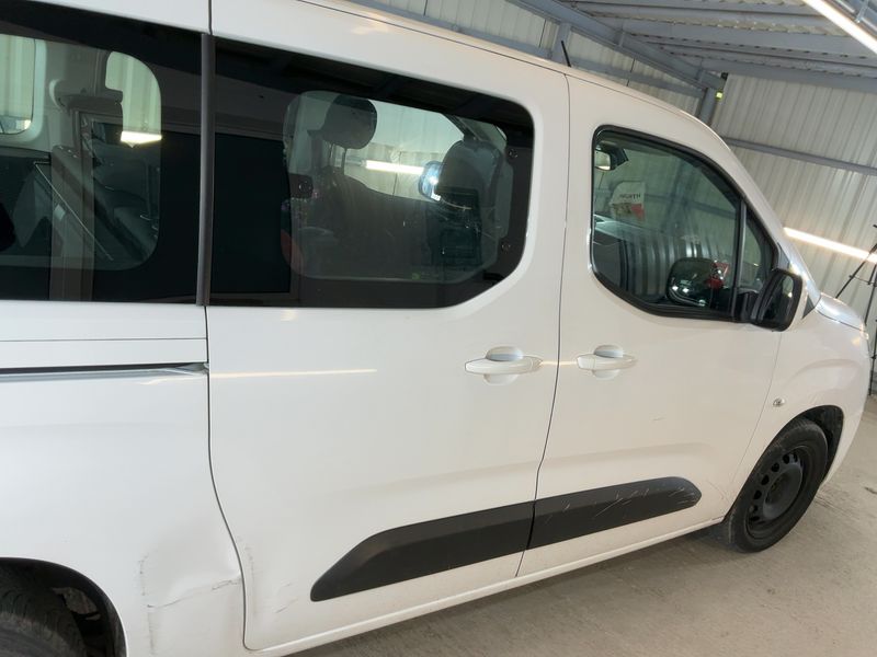 Opel Combo Life 1.2 Turbo Edition — zdjęcie 7