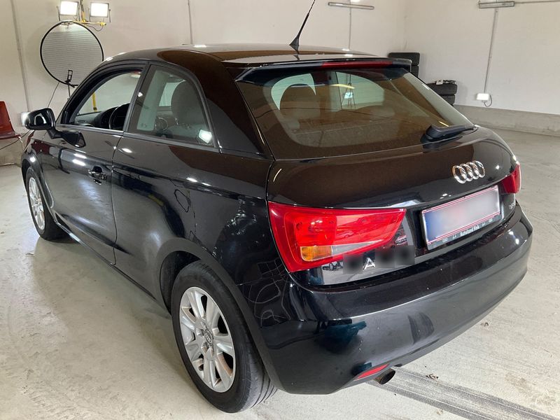 Audi A1 1.2 TFSI Attraction — zdjęcie 3