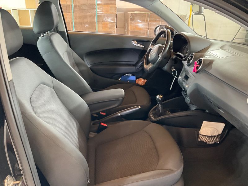 Audi A1 1.2 TFSI Attraction — zdjęcie 11