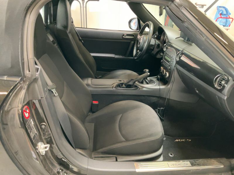 Mazda MX-5 1.8 Center-Line — zdjęcie 11