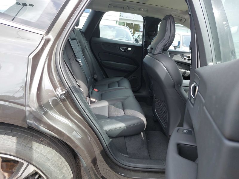 Volvo XC60 2.0 B4 Mild-Hybrid Inscription 2WD — zdjęcie 14