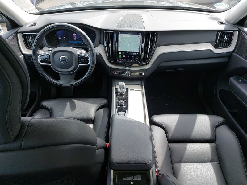Volvo XC60 2.0 B4 Mild-Hybrid Inscription 2WD — zdjęcie 11