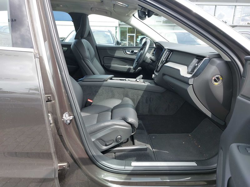 Volvo XC60 2.0 B4 Mild-Hybrid Inscription 2WD — zdjęcie 10