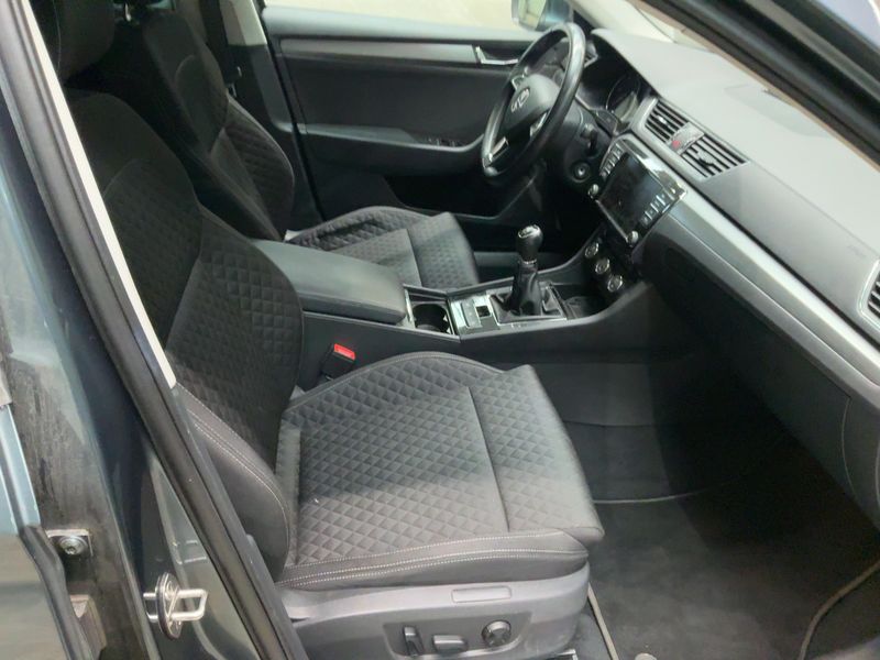 Skoda Superb 2.0 TDI Style — zdjęcie 11