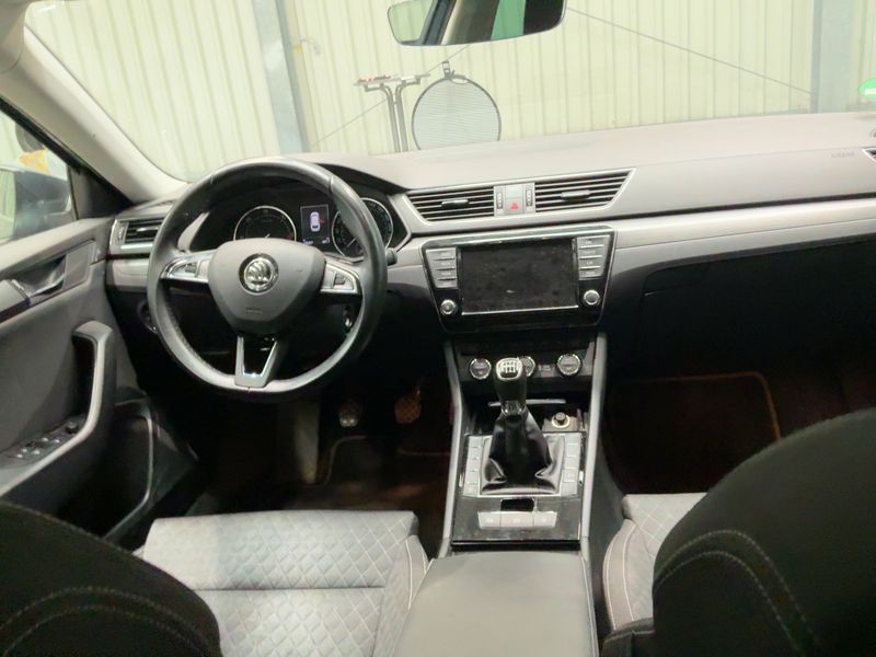 Skoda Superb 2.0 TDI Style — zdjęcie 12