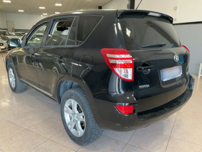 Toyota RAV 4 2.2 D-4D Executive — zdjęcie 3