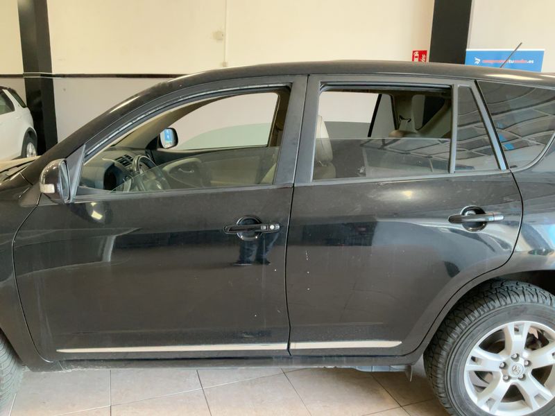 Toyota RAV 4 2.2 D-4D Executive — zdjęcie 4