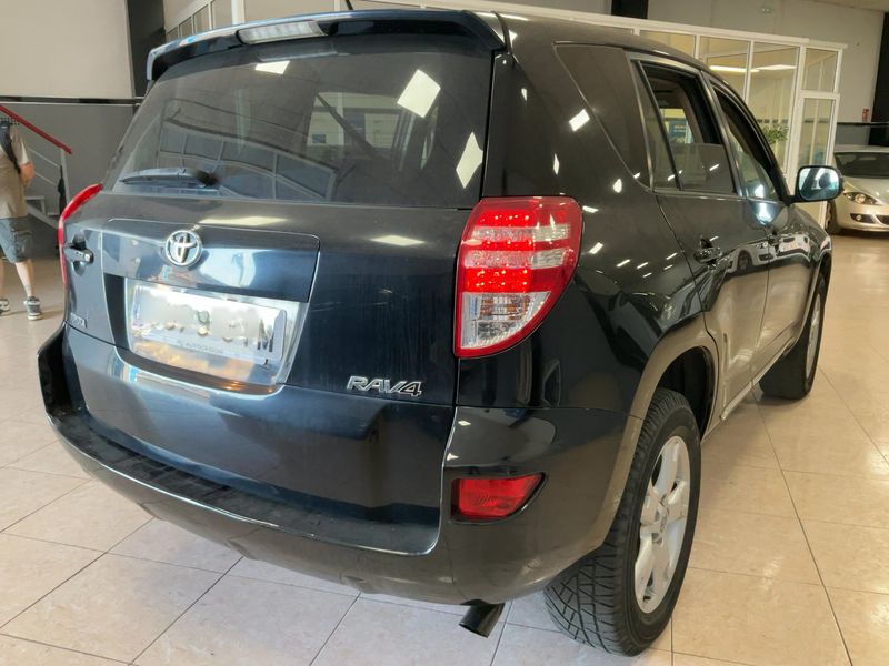 Toyota RAV 4 2.2 D-4D Executive — zdjęcie 6
