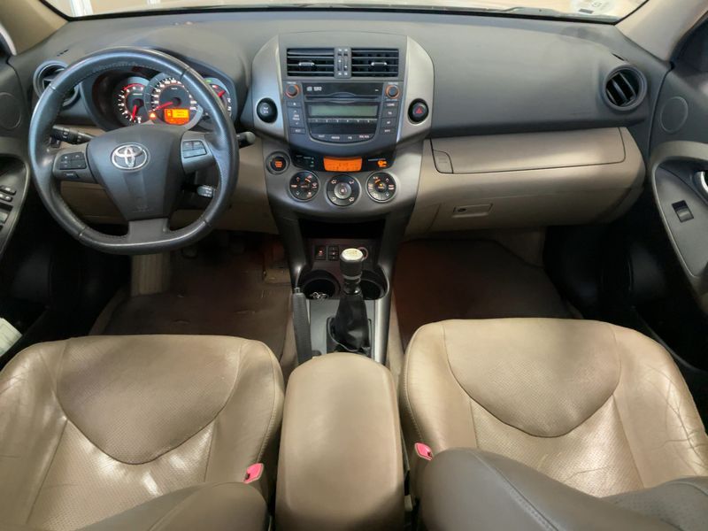 Toyota RAV 4 2.2 D-4D Executive — zdjęcie 12