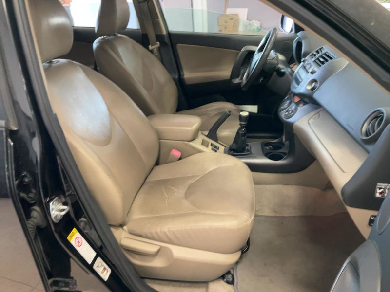 Toyota RAV 4 2.2 D-4D Executive — zdjęcie 11