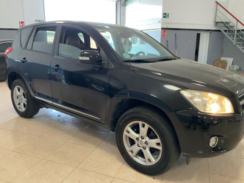 Toyota RAV 4 2.2 D-4D Executive — zdjęcie 8
