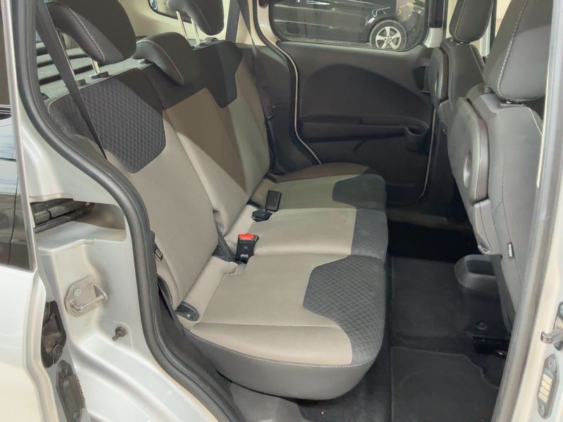 Ford Tourneo 1.0 EcoBoost Titanium — zdjęcie 15