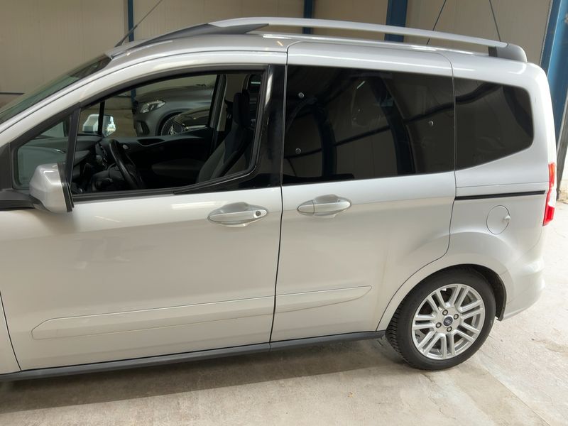 Ford Tourneo 1.0 EcoBoost Titanium — zdjęcie 4