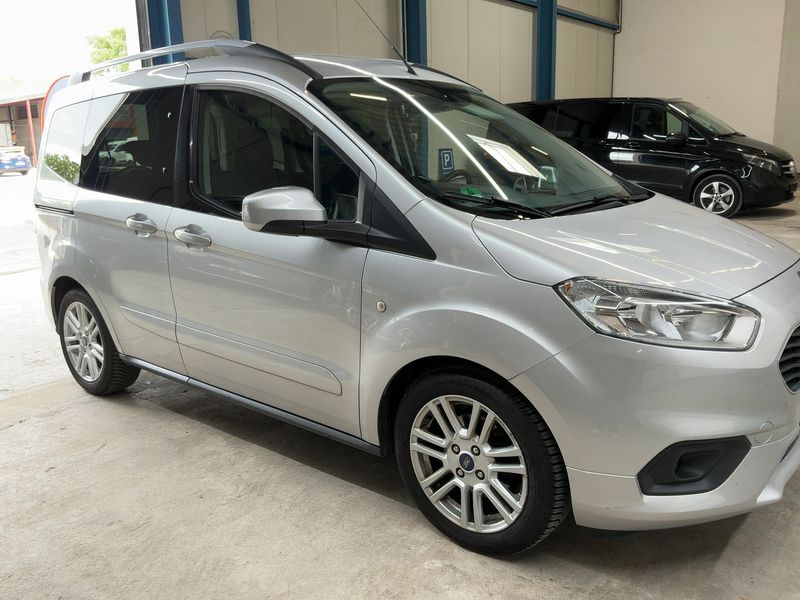 Ford Tourneo 1.0 EcoBoost Titanium — zdjęcie 9