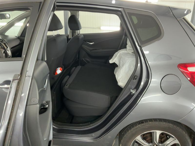 Hyundai ix20 1.6 Passion — zdjęcie 14