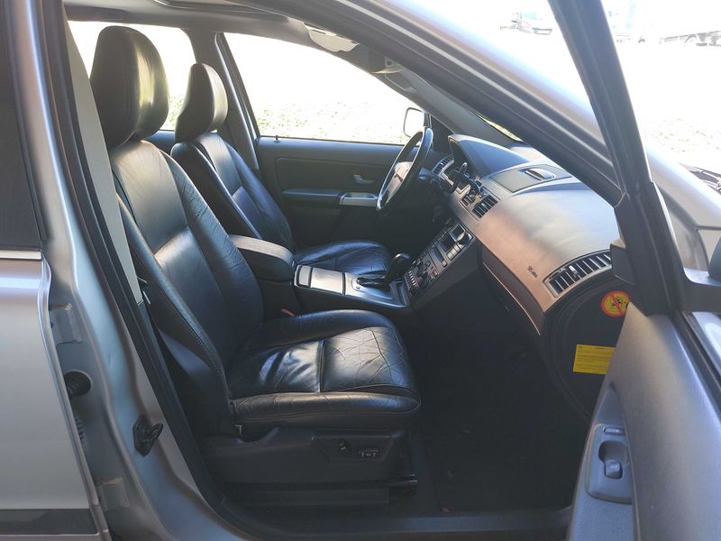 Volvo XC90 2.4 D5 Summum — zdjęcie 10