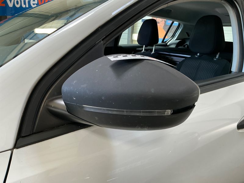 Peugeot 308 1.6 Blue-HDi Premium 2016 – снимка 23