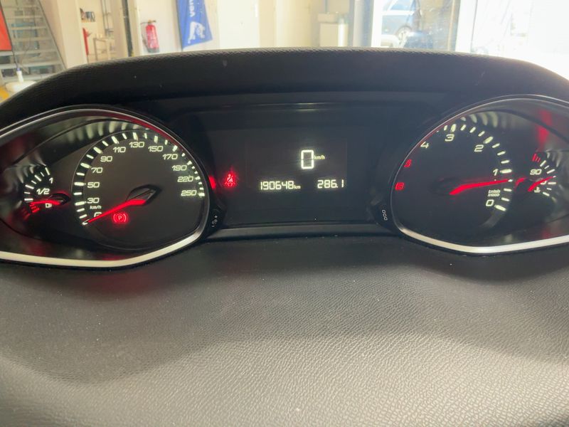 Peugeot 308 1.6 Blue-HDi Premium 2016 – снимка 18