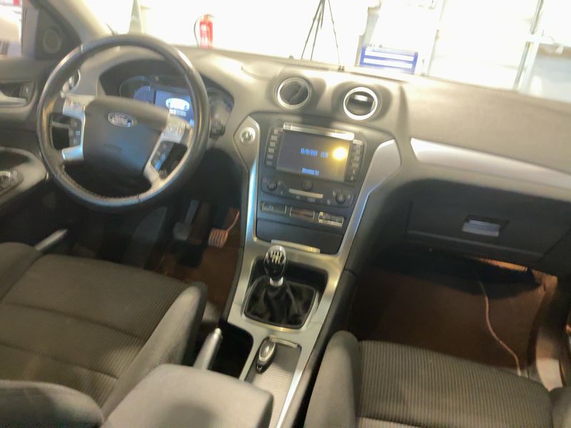 Ford Mondeo 2.0 TDCi Business Edition — zdjęcie 12