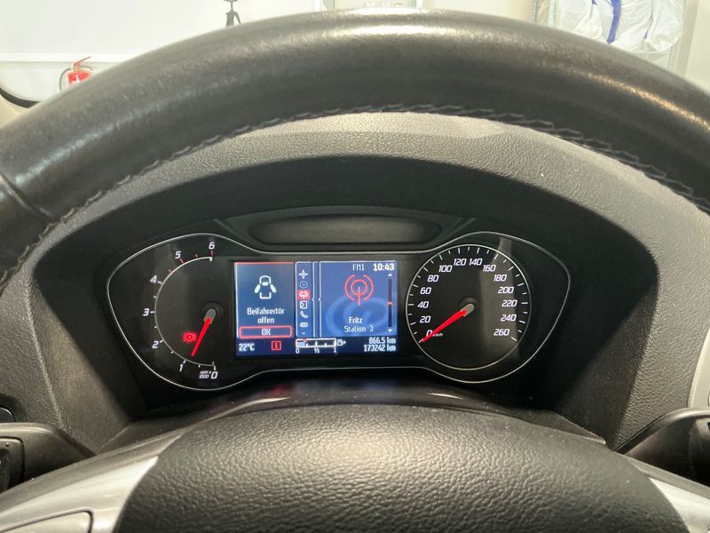 Ford Mondeo 2.0 TDCi Business Edition — zdjęcie 13