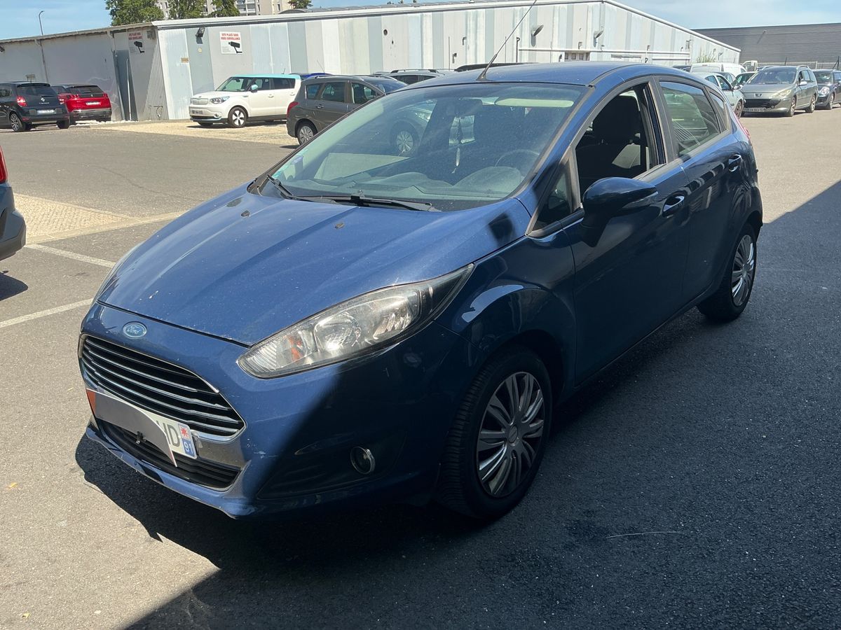 Ford Fiesta 2015 — photo 1