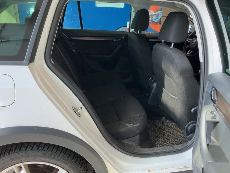 Skoda Octavia 2.0 TDI Scout 4x4 2015 – снимка 19