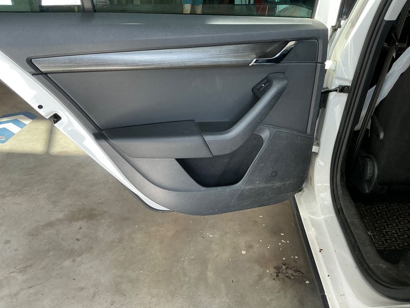 Skoda Octavia 2.0 TDI Scout 4x4 2015 – снимка 49