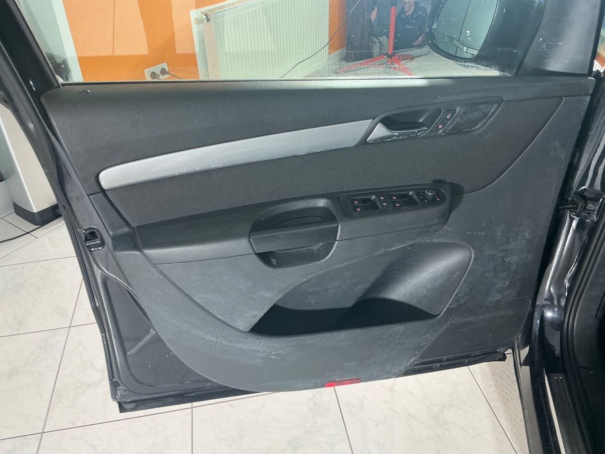 Volkswagen Sharan 2015 — photo 48