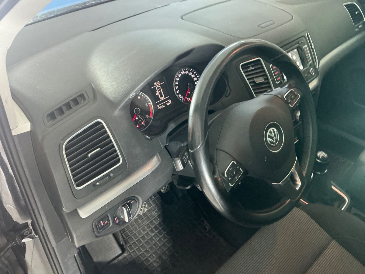 Volkswagen Sharan 2015 — photo 50