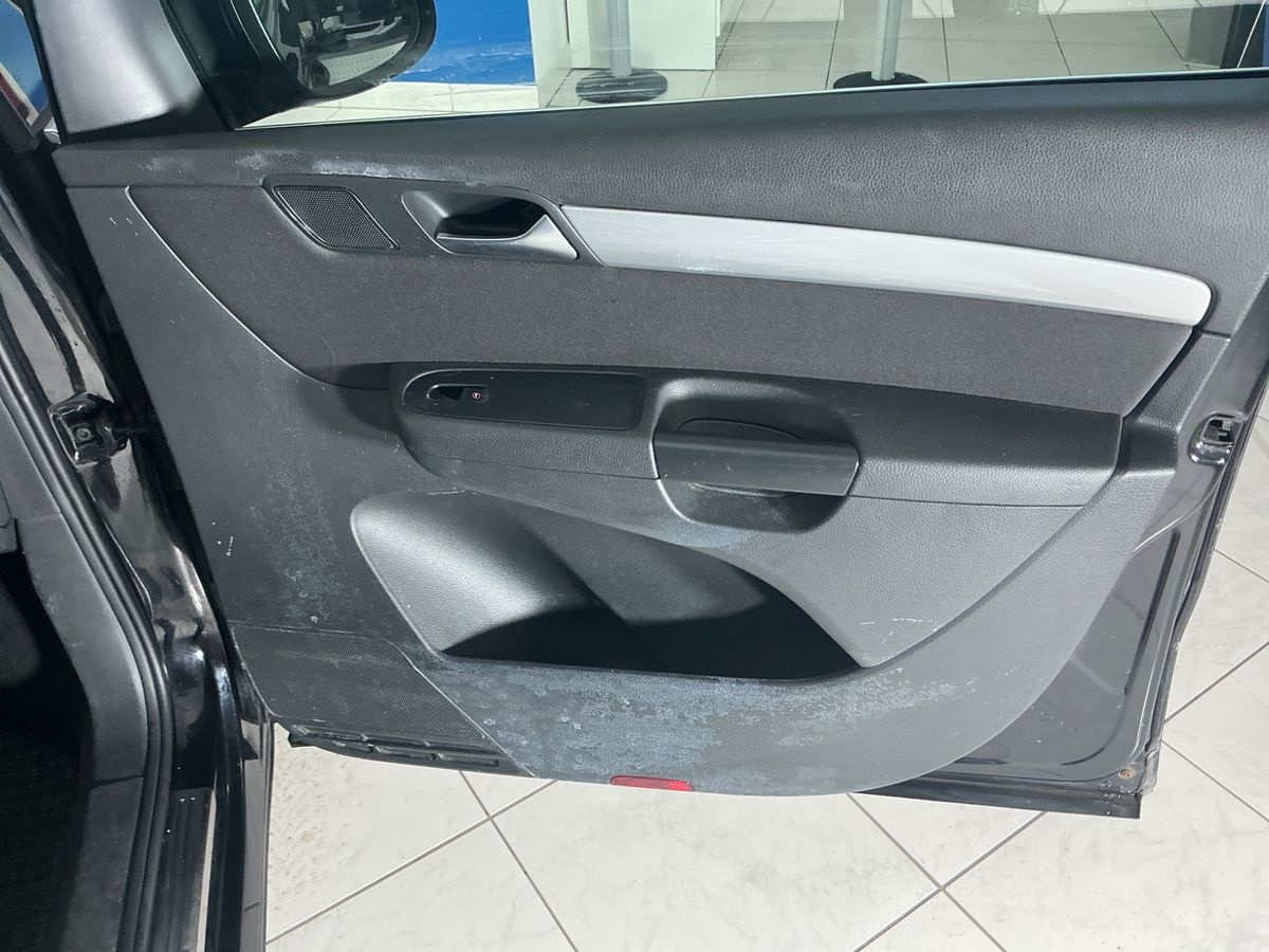Volkswagen Sharan 2015 — photo 54