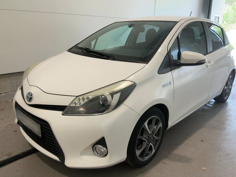 Toyota Yaris 1.5 Hybrid Edition 2014 — zdjęcie 1