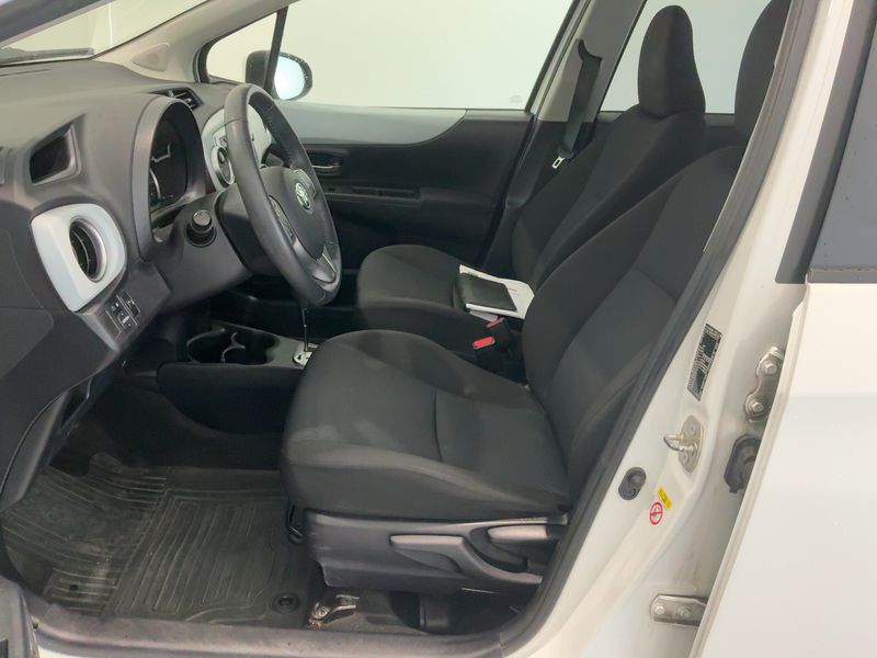 Toyota Yaris 1.5 Hybrid Edition 2014 — zdjęcie 11