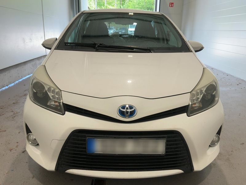 Toyota Yaris 1.5 Hybrid Edition 2014 — zdjęcie 9