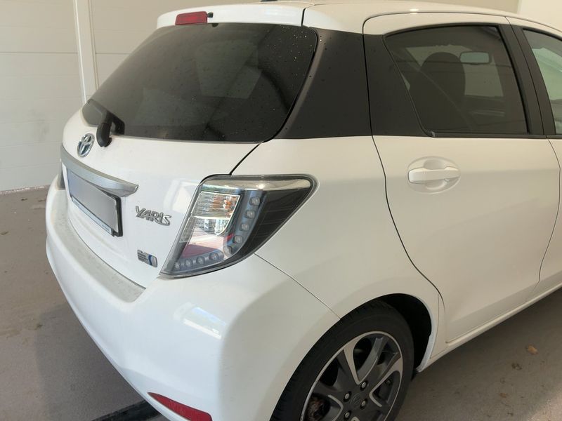 Toyota Yaris 1.5 Hybrid Edition 2014 — zdjęcie 6