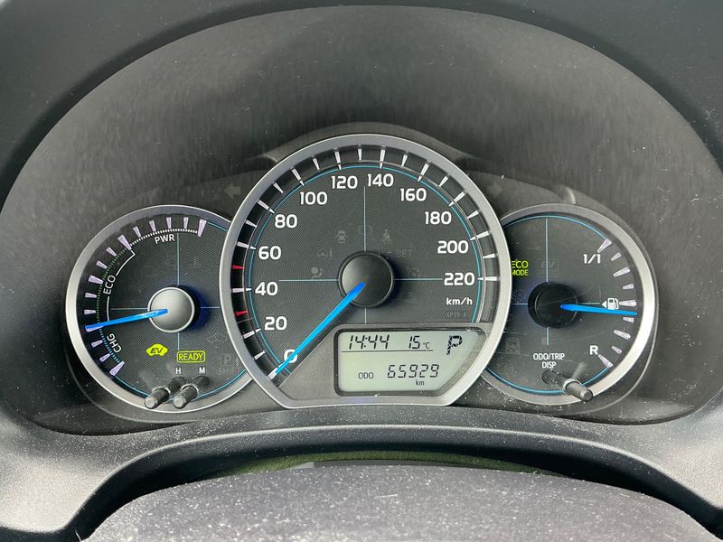 Toyota Yaris 1.5 Hybrid Edition 2014 — zdjęcie 13