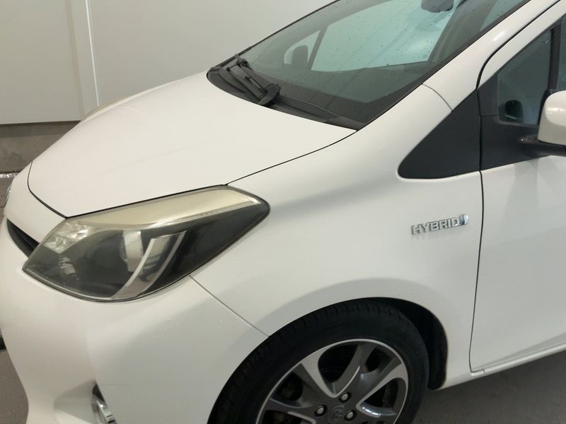 Toyota Yaris 1.5 Hybrid Edition 2014 — zdjęcie 2