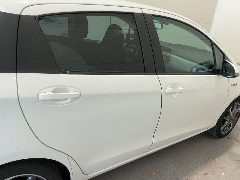 Toyota Yaris 1.5 Hybrid Edition 2014 — zdjęcie 7